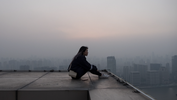 是將對方手機(jī)歸還，還是選擇相信對方？